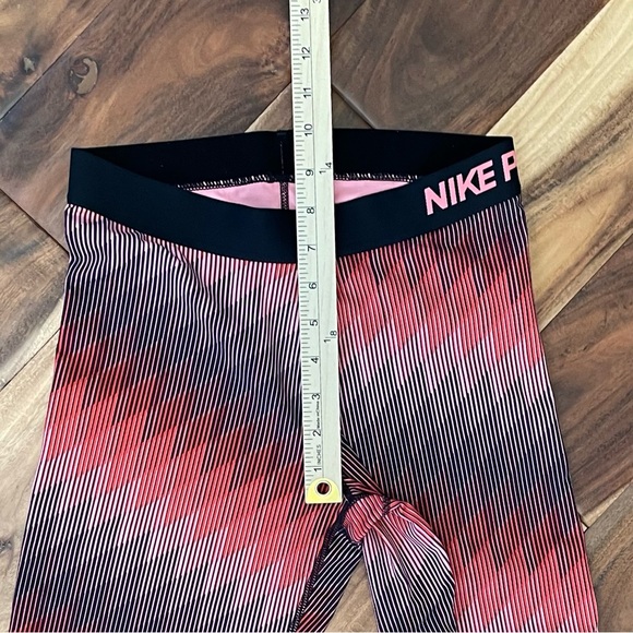 NIKE Pro Women's Cool Dri-Fit Capri Pants Size Medium - Picture 4 of 11